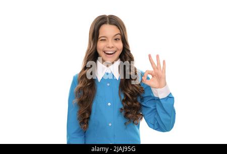 Winken Kind lange lockiges Haar isoliert auf weißen zeigen ok Geste, Schönheit Stockfoto