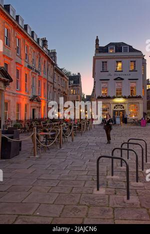 Blue Hour Sonnenuntergang auf den Straßen von Bath Stockfoto