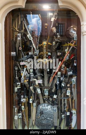 Berühmte Souvenirs aus Stahl von Toledo im Geschäft Stockfoto