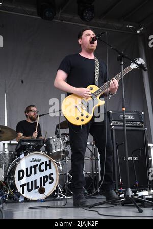 Die Dutch Tulips, Matthew Freake, Justin Mantell und die Brüder Matthew und John Holland werden während eines Live-Konzerts beim Boston Calling Music Festival, das am 29. Mai 2022 in Allston, Massachusetts, stattfindet, auf der Bühne aufgeführt. Stockfoto