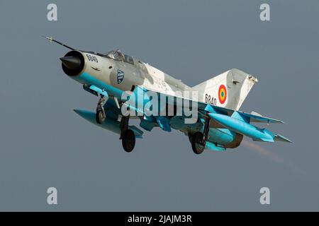 Eine rumänische Air Force MiG-21 LanceR beim Start. Stockfoto