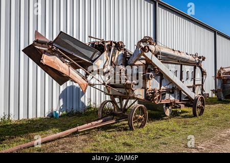 Fort Meade, FL - 23. Februar 2022: 1920 Huber Supreme Thresher auf lokaler Traktorenschau Stockfoto