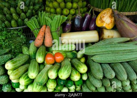 Gemüse in einem Geschäft ausgestellt. Bangladesch. 4. Oktober 2007. Stockfoto