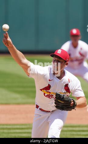 St. Louis, Usa. 30.. Mai 2022. St. Louis Cardinals Pitcher Andre Pallante schließt die Augen, um am Montag, den 30. Mai 2022, im dritten Inning im Busch Stadium in St. Louis einen Pitch an die Padres von San Diego zu liefern. Foto von Bill Greenblatt/UPI Credit: UPI/Alamy Live News Stockfoto