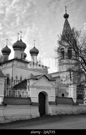 Die Kirche des heiligen Johannes des Theologen. Das Tor zur orthodoxen Kirche in den altrussischen Traditionen des XVII Jahrhunderts. Kostroma, Russland, 2022 Stockfoto