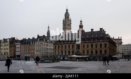 Architektonisches Detail des Place du Général-de-Gaulle, städtischer öffentlicher Raum in der Gemeinde Lille im französischen Departement Nord Stockfoto