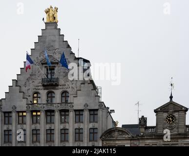 Architektonisches Detail des Place du Général-de-Gaulle, städtischer öffentlicher Raum in der Gemeinde Lille im französischen Departement Nord Stockfoto