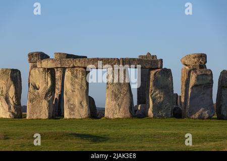 Steine und Felsen aus Stonehenge, einem prähistorischen Wahrzeichen der englischen Landschaft Stockfoto