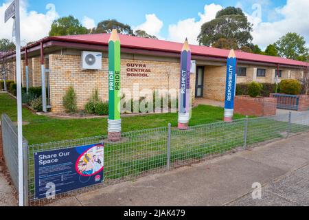 Die Guyra Central School ist eine kombinierte Schule mit Koeducierung, die die Jahre K-12, also sowohl Primär- als auch Sekundarstufe, in Guyra, New England, New South Wales, abbildet Stockfoto