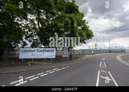 London Southend Airport (SEN) und Sperrgebiet kein Stoppschild an der Straße zum Flughafen Stockfoto