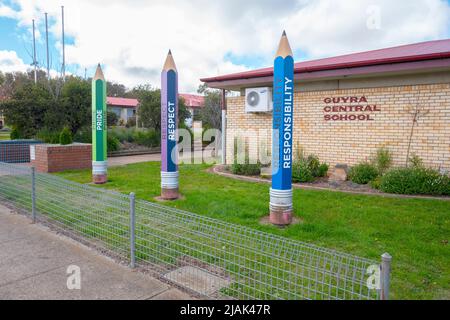 Die Guyra Central School ist eine kombinierte Schule mit Koeducierung, die die Jahre K-12, also sowohl Primär- als auch Sekundarstufe, in Guyra, New England, New South Wales, abbildet Stockfoto