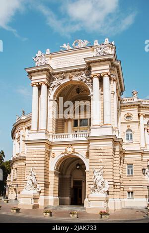 Odessa, Ukraine - 5. September 2021: Odessa State Academic Opera and Ballet Theatre. Altes Theater. Wunderschönes Odessa Stockfoto