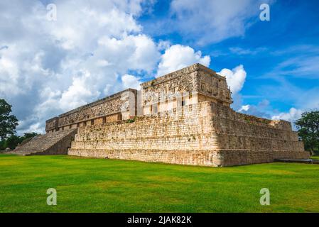 Fassade des Gouverneurspalastes in uxmal, yucatan, mexiko Stockfoto