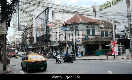 Heritage Building Architecture Charoen Krung Road und Sathon Tai Road Kreuzung Bangrak Sathon Bangkok Thailand Stockfoto