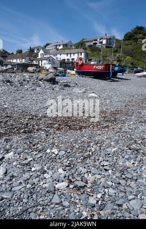 Der felsige Strand von Porthallow, Cornwall eine kleine Fischergemeinde an der Südküste der Britischen Inseln. Stockfoto