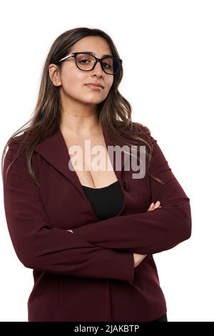 Nahaufnahme einer glücklich lächelnden indischen Geschäftsfrau isoliert auf weißem Hintergrund Stockfoto