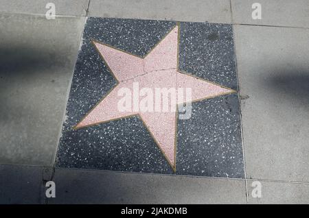 Los Angeles, Kalifornien, USA 30. May 2022 Ein Blank Cracked Star auf dem Hollywood Walk of Fame am 30. Mai 2022 in Los Angeles, Kalifornien, USA. Foto von Barry King/Alamy Stockfoto Stockfoto