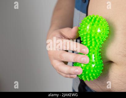 Anti-Cellulite-Massagegerät für Körper und Bauch. Burning Bauchfett, close-up Stockfoto