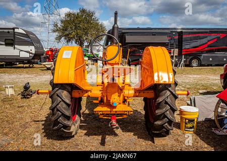 Fort Meade, FL - 23. Februar 2022: 1937 Minneapolis-Moline ZTU Traktor auf lokaler Traktorenmesse. Stockfoto