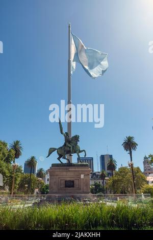 28/02/2022, buenos Aires, Argentinien. General Belgrano Monument vor der Casa Rosada (Rosa Haus) die Casa Rosada ist der offizielle Sitz des Exekut Stockfoto