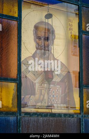 Griechisch-orthodoxe Ikone vor einer Kirche in Korfu-Stadt, Korfu oder Kerkyra, Griechenland Stockfoto