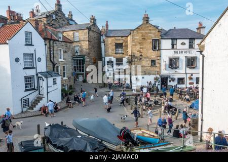 The Bay Hotel, Robin Hood's Bay, North Yorkshire, Großbritannien. Stockfoto