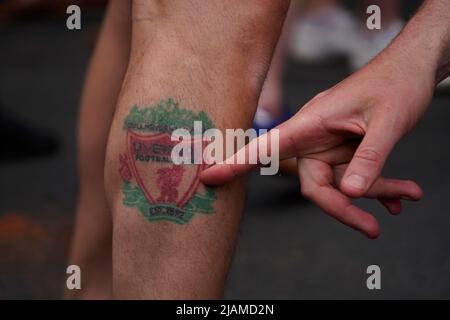 Paris, Frankreich. 28.. Mai 2022. Tatoo des FC Liverpool beim UEFA Champions League Finale zwischen dem FC Liverpool und Real Madrid spielte am 28. Mai 2022 im Stade de France in Paris, Frankreich. (Foto von Magma/PRESSINPHOTO) Quelle: PRESSINPHOTO SPORTS AGENCY/Alamy Live News Stockfoto