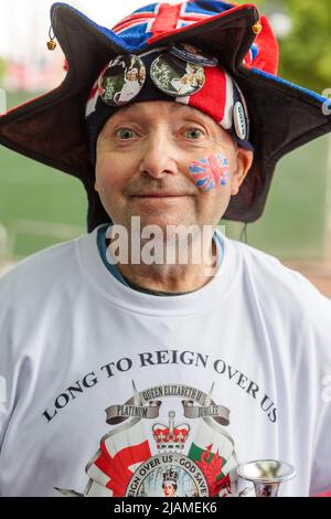 The Mall, London, Großbritannien. 31.. Mai 2022. Die Royal Supermans, John Loughrey, kampieren vor den Feierlichkeiten zum Platin-Jubiläum der Königin in der Mall. Kredit: amanda Rose/Alamy Live Nachrichten Stockfoto