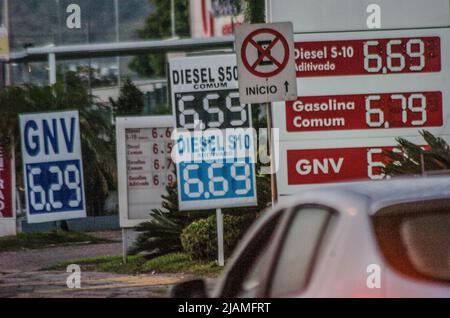 Porto-Bucht, Brasilien. 31.. Mai 2022. Kraftstoffpreise Benzin, Erdgas und Diesel in Porto Algone, der Hauptstadt von Rio Grande do Sul. Kredit: Omar de Oliveira/FotoArena/Alamy Live Nachrichten Stockfoto