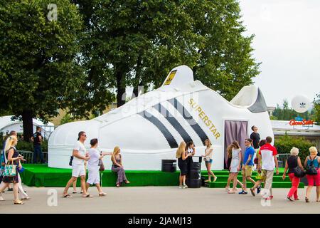 Gorki Park in Moskau. Sommertag in der Öffentlichkeit berühmten Ort im Zentrum der russischen Hauptstadt - 11. August 2015. Stockfoto