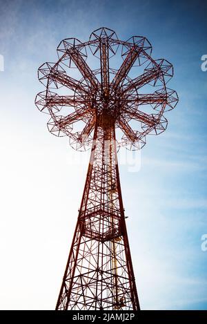 Die Fallschirmsprungfahrt auf Coney Island, Brooklyn, New York City Stockfoto