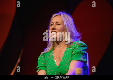 Hay-on-Wye, Wales, Großbritannien. 31.. Mai 2022. Justin Webb spricht mit Sophie Raworth auf dem Hay Festival 2022, Wales. Quelle: Sam Hardwick/Alamy. Stockfoto