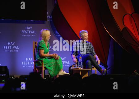 Hay-on-Wye, Wales, Großbritannien. 31.. Mai 2022. Justin Webb spricht mit Sophie Raworth auf dem Hay Festival 2022, Wales. Quelle: Sam Hardwick/Alamy. Stockfoto