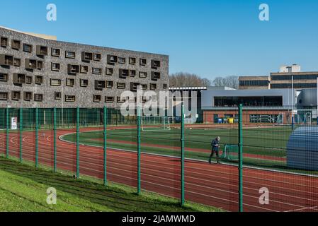 Ixelles, Region Brüssel-Hauptstadt - Belgien - 02 06 2020 Leichtathletik-Strecke und Sportzentrum der Universität VUB Stockfoto