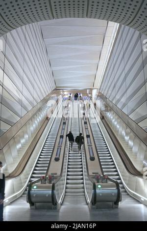 London, Großbritannien. Die neu eröffnete Elizabeth Line (Crossrail). Sehen Sie die wichtigsten Rolltreppen am Bahnhof Liverpool Street. Stockfoto