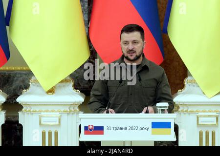 Kiew, Ukraine. 31.. Mai 2022. Kiew, Ukraine - 31. Mai 2022 - der Präsident der Ukraine, Wolodymyr Zelenskyy, nimmt an einer gemeinsamen Pressekonferenz mit dem Präsidenten der Slowakischen Republik, Zuzana Caputova, Teil. Dieses Foto kann nicht in der Russischen Föderation verteilt werden. Foto von Pavlo Bagmut/Ukrinform/ABACAPRESS.COM Quelle: Abaca Press/Alamy Live News Stockfoto