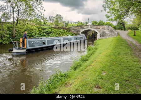 Nach einer achtmonatigen £2m-Restaurierung der Eshton Road Lock sind die Boote zum Leeds und Liverpool Canal in Gargrave zurückgekehrt. (Foto Mai 2022) Stockfoto