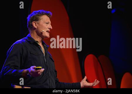 Hay-on-Wye, Wales, Großbritannien. 31.. Mai 2022. Benedict Allen spricht mit Dan Richards beim Hay Festival 2022, Wales. Quelle: Sam Hardwick/Alamy. Stockfoto