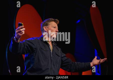 Hay-on-Wye, Wales, Großbritannien. 31.. Mai 2022. Benedict Allen spricht mit Dan Richards beim Hay Festival 2022, Wales. Quelle: Sam Hardwick/Alamy. Stockfoto