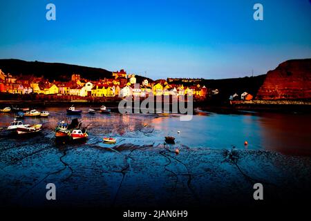 Staithes Harbour bei Sonnenaufgang, North Yorkshire Stockfoto