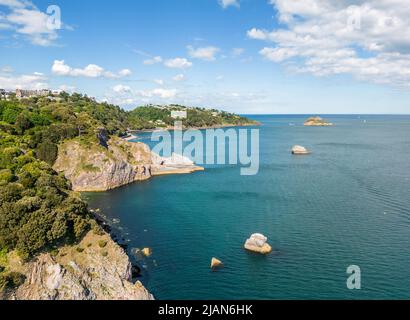 Torbay, Großbritannien. 31.. Mai 2022. Torquay, Großbritannien. Dienstag, 31. Mai 2022. Sonnenschein und leichte Wolken an der Küste in Devon bei Torquay, vor der English Riviera Airshow. Kredit: Thomas Faull/Alamy Live Nachrichten Stockfoto