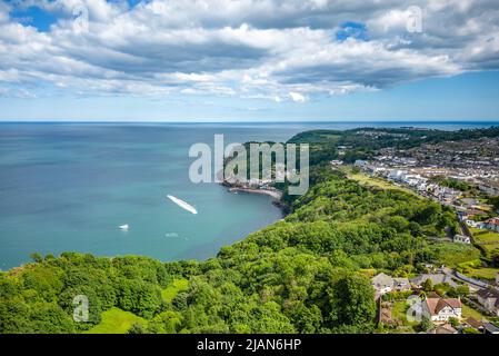 Torquay, Großbritannien. 31.. Mai 2022. Torquay, Großbritannien. Dienstag, 31. Mai 2022. Sonnenschein und leichte Wolken an der Küste in Devon bei Torquay, vor der English Riviera Airshow. Kredit: Thomas Faull/Alamy Live Nachrichten Stockfoto