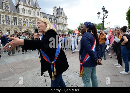 Medizinische und Sozialarbeiter streikten und demonstrierten in den Straßen von Paris für Lohnerhöhungen, bessere Arbeitsbedingungen und Rekrutierung Stockfoto