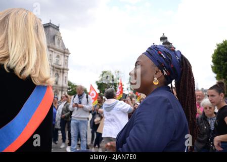 Medizinische und Sozialarbeiter streikten und demonstrierten in den Straßen von Paris für Lohnerhöhungen, bessere Arbeitsbedingungen und Rekrutierung Stockfoto