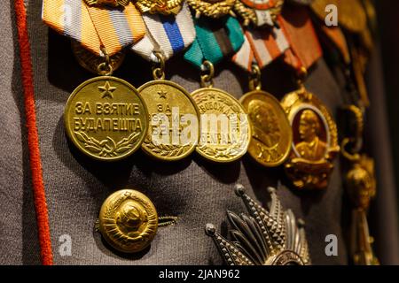 Moskau, Russland - Januar 23, 2019: Zentrale Armed Forces Museum. Verschiedene Auszeichnungen, Orden und Medaillen auf der russischen Armee Uniform. Stockfoto