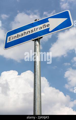 Deutsche Verkehrszeichen: Einbahnstraße Stockfoto