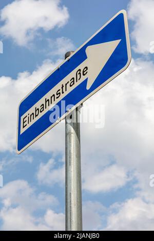 Deutsche Verkehrszeichen: Einbahnstraße Stockfoto