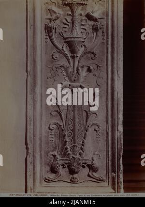 Urbino Ducale Palast Stuck auf dem unteren Teil eines Schaftes von einem Renaissance-Pilaster mit einem Kandelaber-Motiv unbekannt Stockfoto