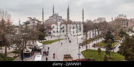 Istanbul, Türkei - 21. März 2019: Editorial: Blaue Moschee, auch der Sultan Ahmed Moschee oder Sultan Ahmet Moschee unter Sonnenlicht am Morgen in Stockfoto