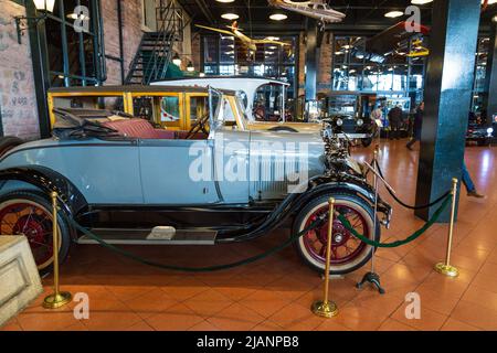 Istanbul, Türkei, März 2019: Oldtimer im Rahmi M. Koc Industrial Museum. Koc Museum hat eine der größten Auto-Fahrzeuge Sammlung in der Türkei Stockfoto